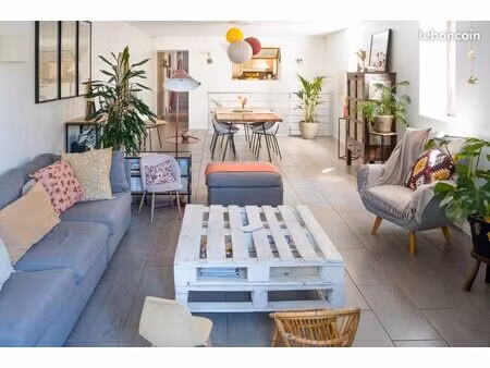 maison de ville avec extérieur  emplacement recherché
