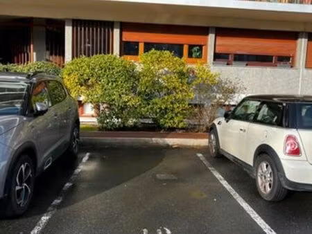 place de parking libre■résidence sécurisée. ■prix: 70 euros cc