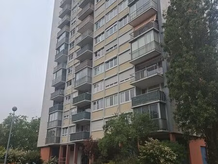 t4 74m2  3 chambres  idéal investisseur/ colocation  proche gare