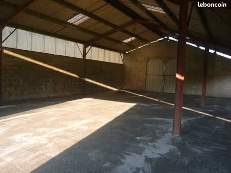 hangar  box  local  abri  hors d’eau hors d’air 200 m2