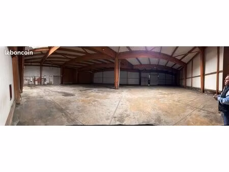 à louer locaux industriels  ateliers  garage  stockage 1700m2 avec 2 cours fermées et goud