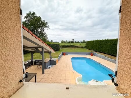 maison de 135m² sur terrain clos et arboré de 1548m²  piscine 9x5  secteur calme