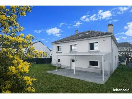 maison familiale 5 pièces. centre sainte-luce-sur-loire  jardin  garage  4 chambres