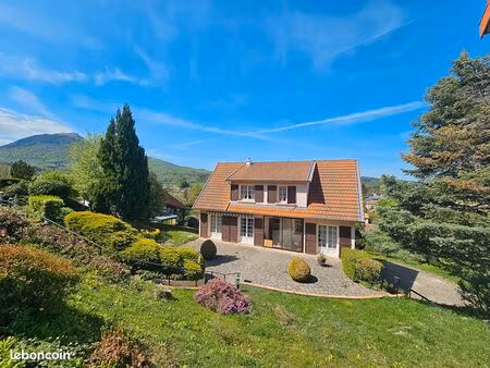 villa 7 pièces 144 m²