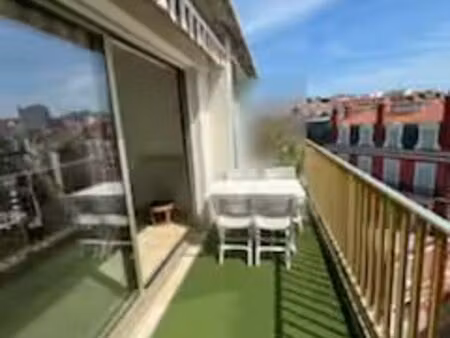 grand t2 biarritz centre avec balcon et parking