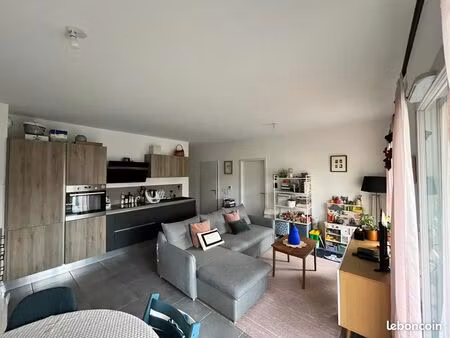 location appartement t3 en parfait état et très lumineux et grande terrasse