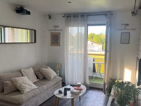 appartement 2 pièces 980 cc+ 100 de garage fermé