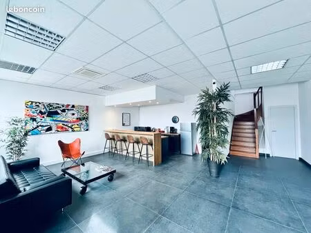 local bureaux 728 m²
