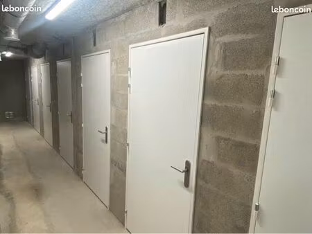 box de stockage / cave / cellier / garde-meubles-briscous