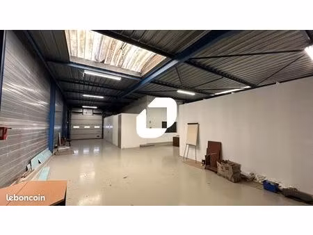local d'activité 552 m²