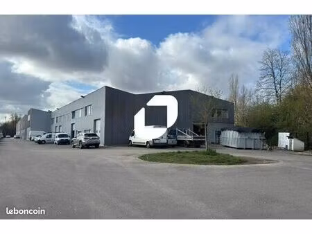 local d'activité 215 m²