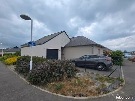 maison 3 chambres ■-entree avec placard■-belle piece de vie avec cuisine aménagée et équip