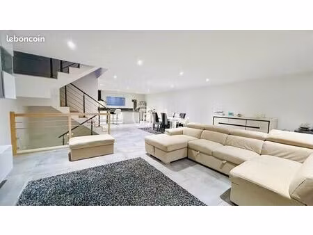 maison 5 pièces 230 m²