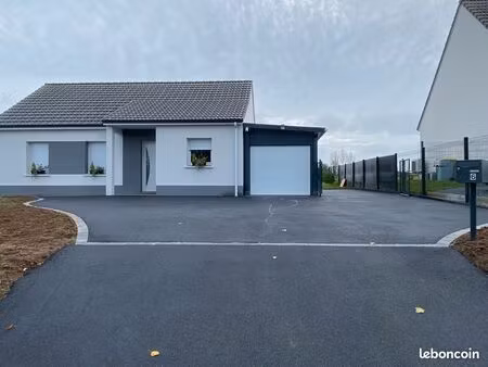 maison récente à la campagne