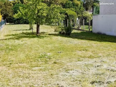 terrain 905 m² nemours