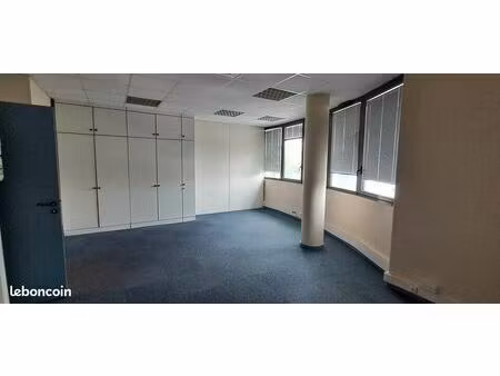 bureau 117 m²