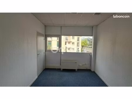 bureau 16 m²