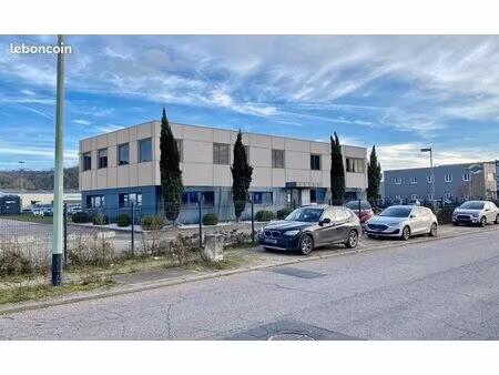 bureau 652 m²
