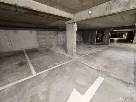 disponible immediatement - 150 m gare mantes-la-jolie - lignes j & n  rer e - grande place