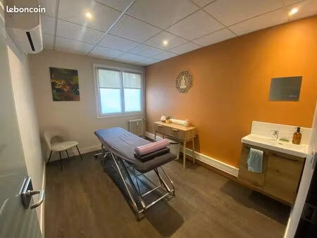 loue pièce de soins dans local paramédical