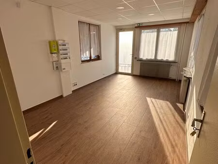 local commercial bureau - 2 pieces - 26m²