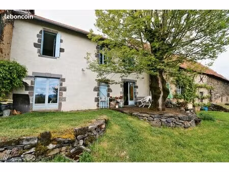 maison de caractère en pierre 185m² - 2 granges - vue chaîne des puys