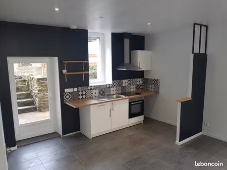 maison de ville mayenne 2 chambres + bureau