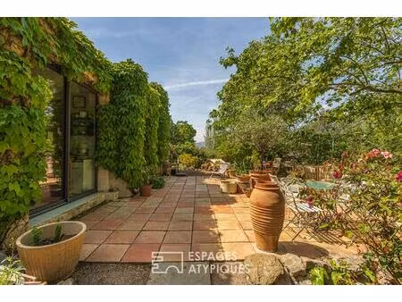 maison atypique dans une bulle de verdure proche mer