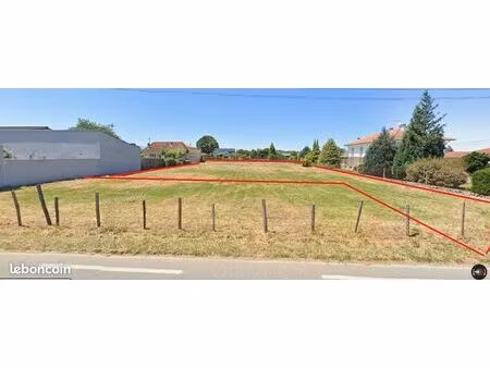 terrain constructible 1734 m2 viabilisé à vendre