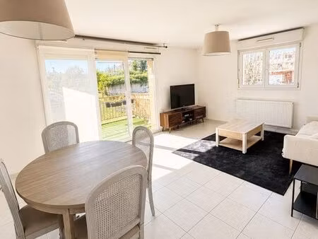 appartement f4 – 82 m² – lumineux – terrasse – parking – ascenseur