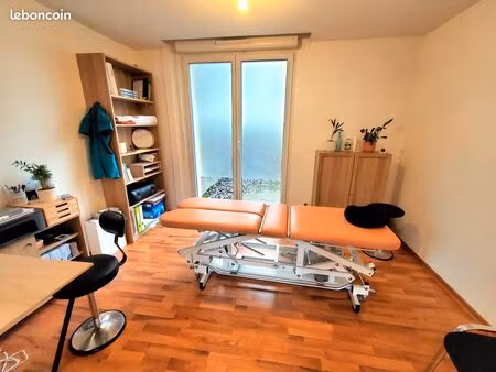 pièce/cabinet dans espace pluridisciplinaire