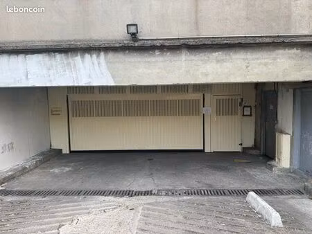 3 places de parking en sous sol