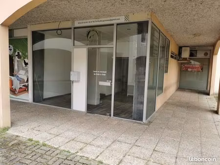 loue local commercial ou bureau de 32 m²
