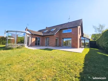 pavillon 9 pièces 197 m²
