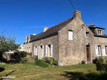 elven - hypercentre bourg - vends maison en pierres à rénover - potentiel 150 m² habitable