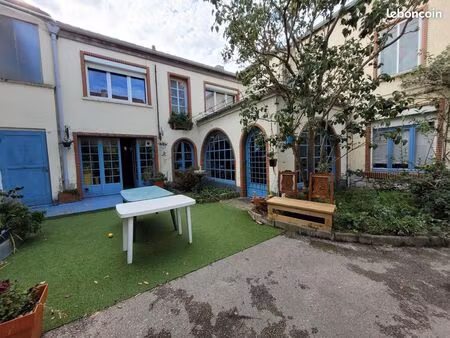 maison 9 pièces 218 m²