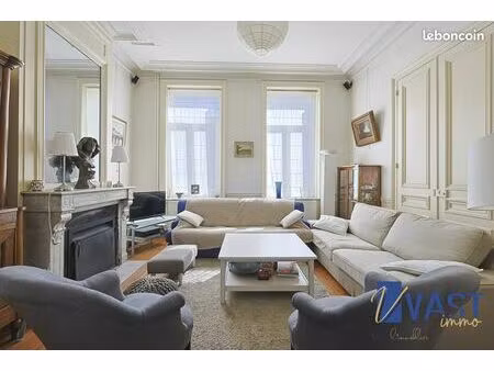maison 8 pièces 223 m²