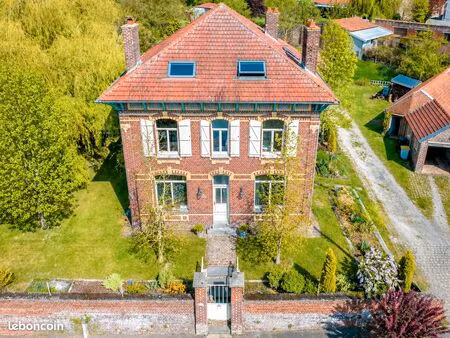 maison de maître individuelle entièrement rénovée avec 6 chambres  garage et dépendance