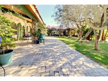 villa de luxe à vendre à roquebrune-sur-argens