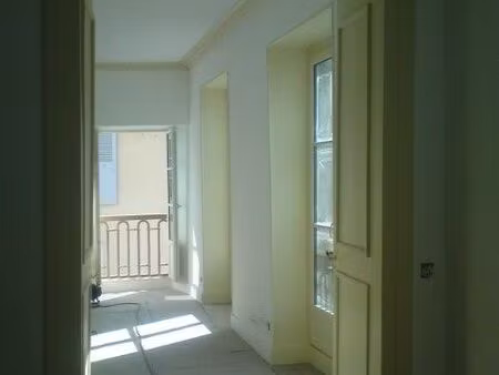 appartement 4 pièces dans bâtisse historique