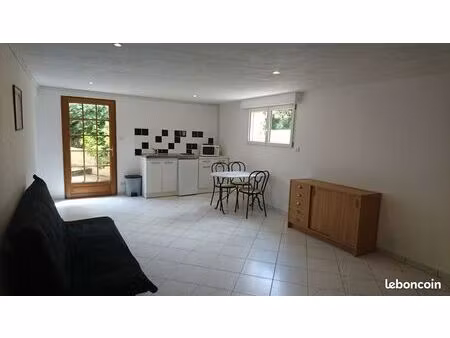 grand studio pour étudiants