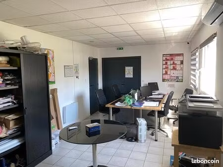 espace de coworking en openspace 8 postes