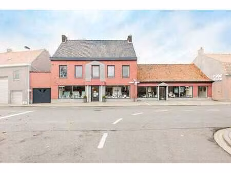 bien commercial avec maison à vendre