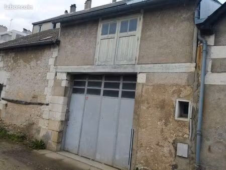 entrepôt/ garage 200m2 place rabelais