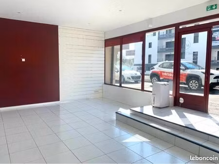 local commercial avec vitrine