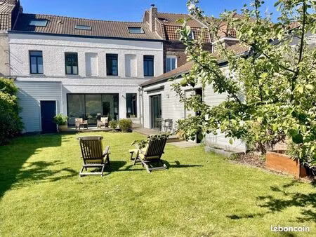 maison 8 pièces 219 m²