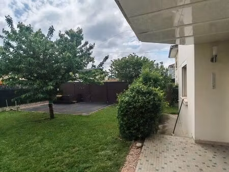 t2 avec terrasse et jardin