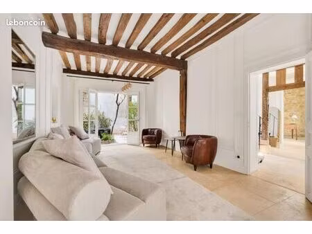 maison 11 pièces 221 m²