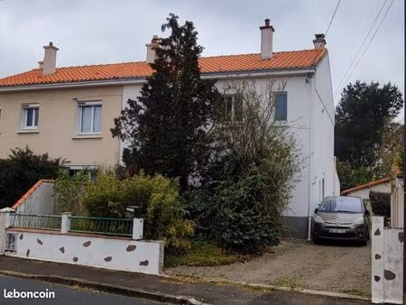 maison . 8 pièces . 140 m²