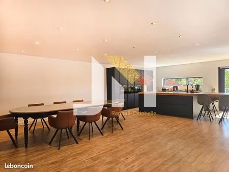 propriété 6 pièces 210 m²
